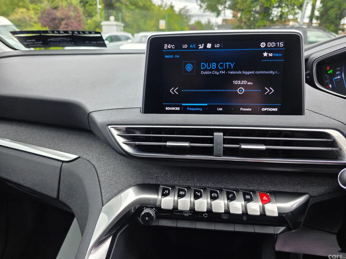 Peugeot 5008 MPV, Petrol, 2018, Green