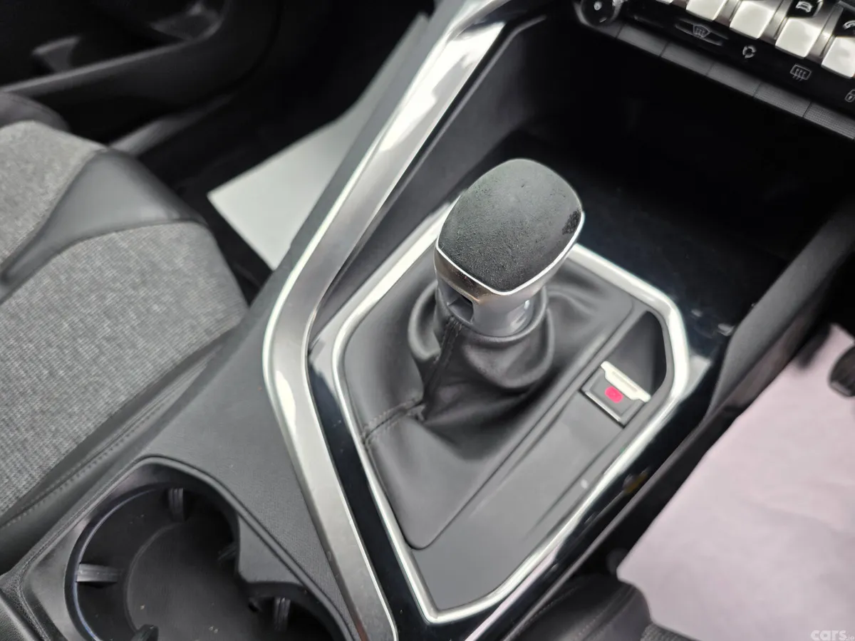 Peugeot 5008 MPV, Petrol, 2018, Green