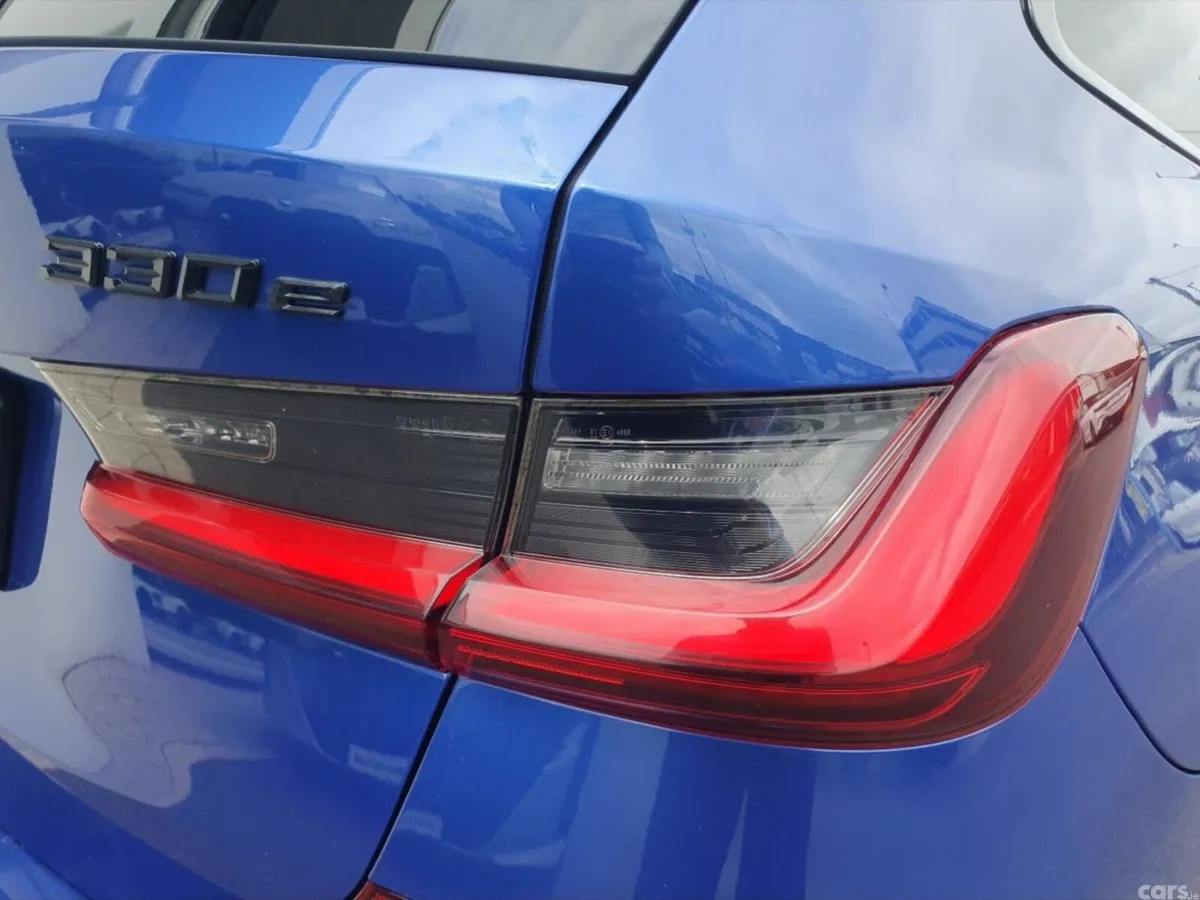 BMW 3-Series Estate, Petrol Plug-in Hybrid, 2021, Blue