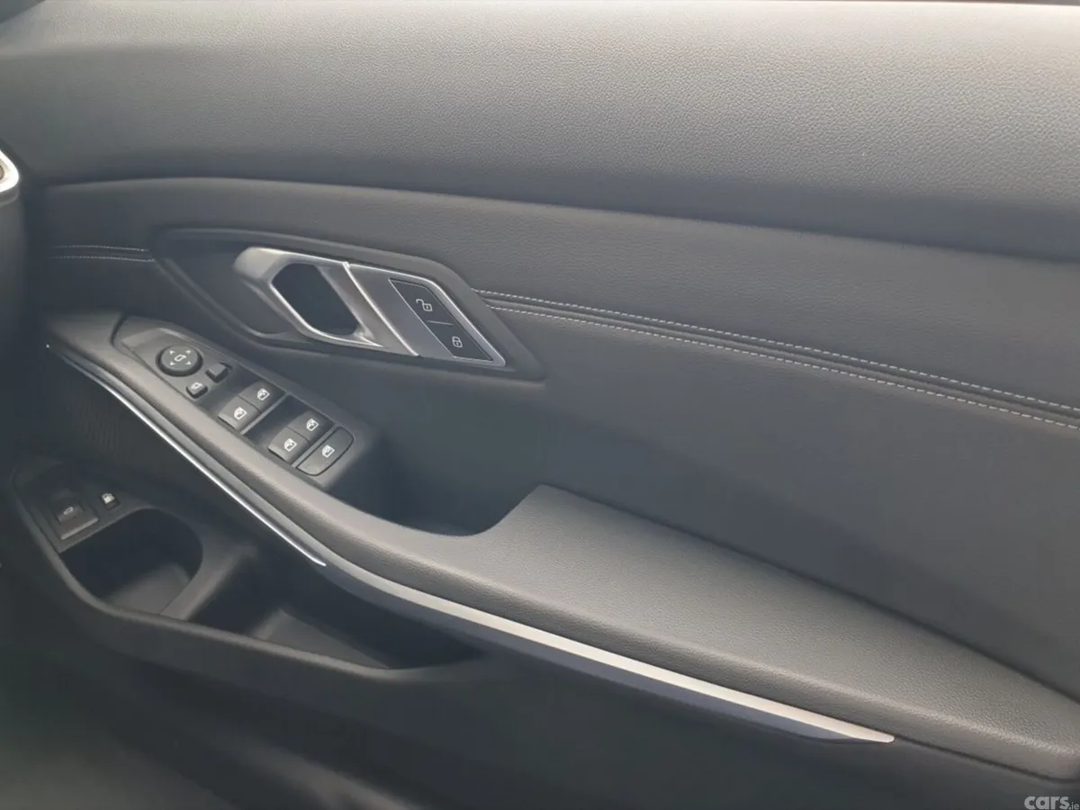 BMW 3-Series Estate, Petrol Plug-in Hybrid, 2021, Blue