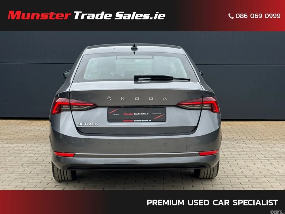 Skoda Octavia Saloon, Diesel, 2022, Grey