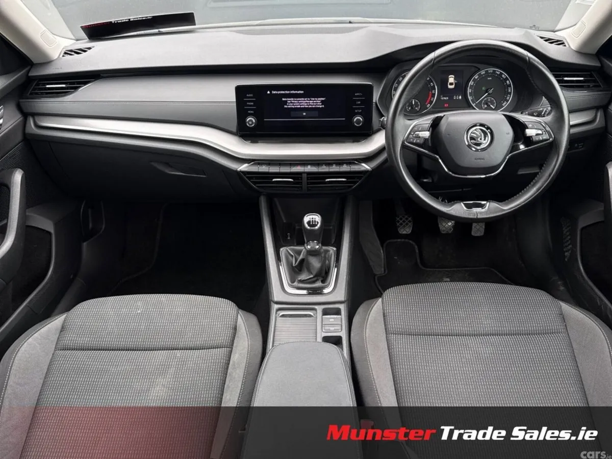 Skoda Octavia Saloon, Diesel, 2022, Grey
