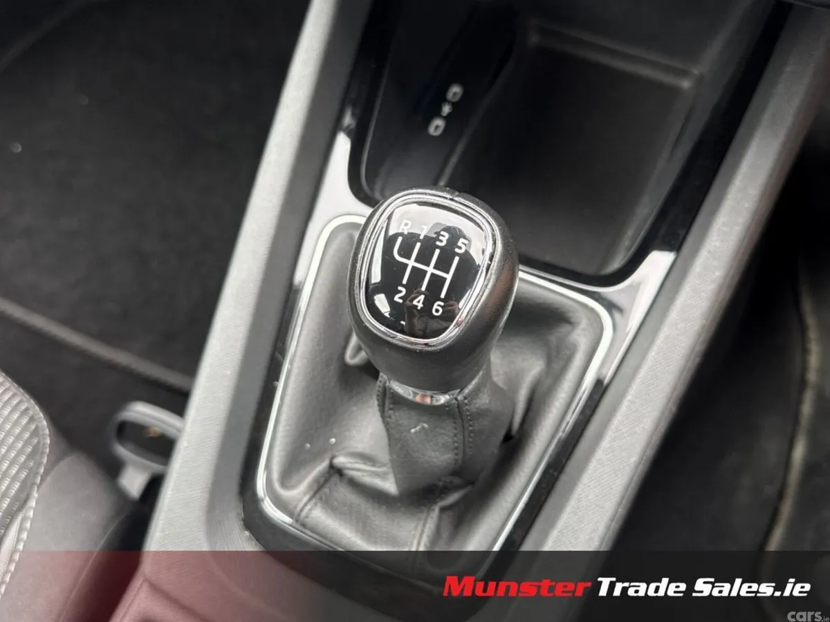 Skoda Octavia Saloon, Diesel, 2022, Grey