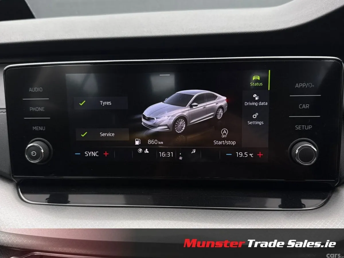 Skoda Octavia Saloon, Diesel, 2022, Grey