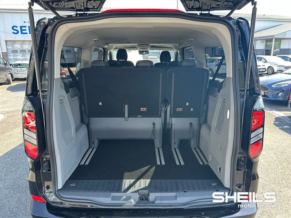 Ford Tourneo Custom MPV, Petrol Plug-in Hybrid, 2026, Black