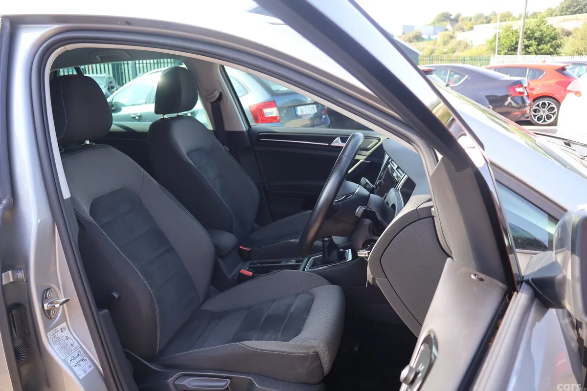 Volkswagen Golf Estate, Petrol, 2018, Grey