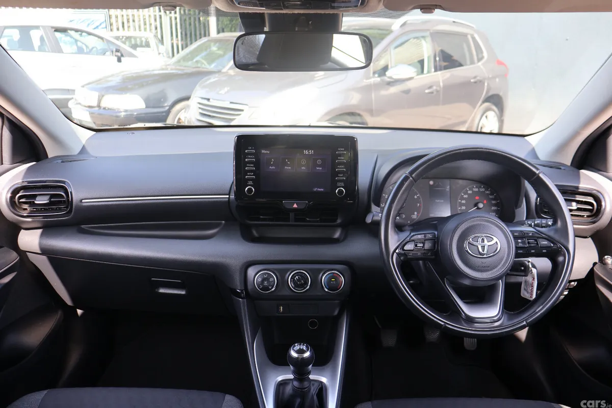 Toyota Yaris Hatchback, Petrol, 2021, Green