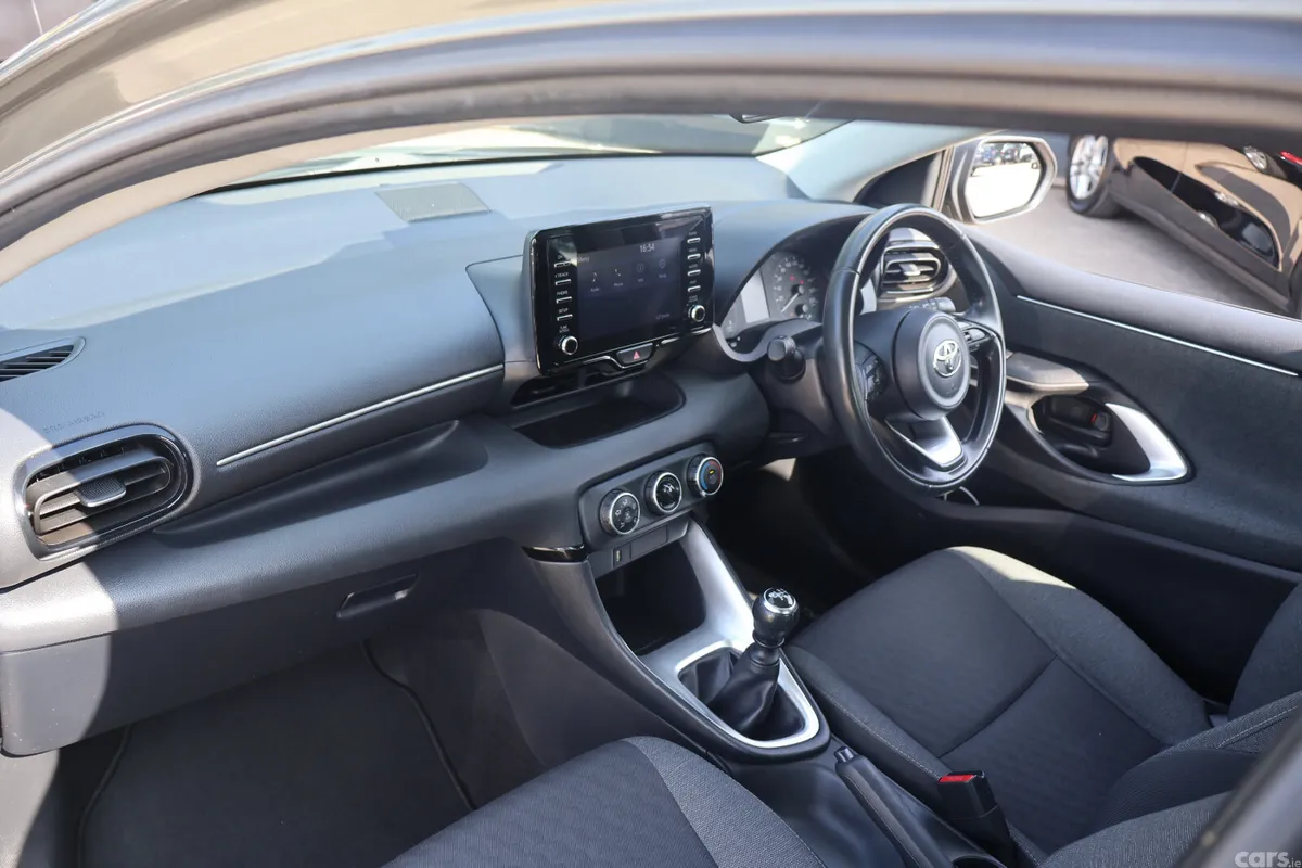 Toyota Yaris Hatchback, Petrol, 2021, Green