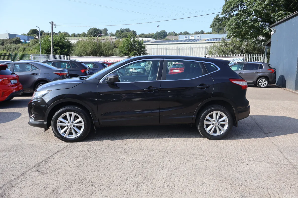 Nissan Qashqai Hatchback, Diesel, 2016, Black