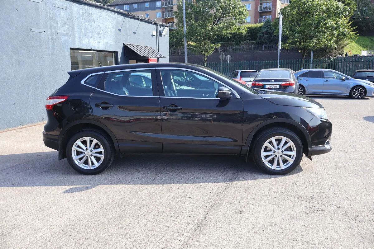 Nissan Qashqai Hatchback, Diesel, 2016, Black