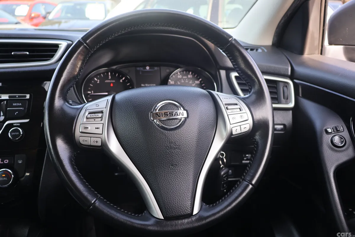 Nissan Qashqai Hatchback, Diesel, 2016, Black