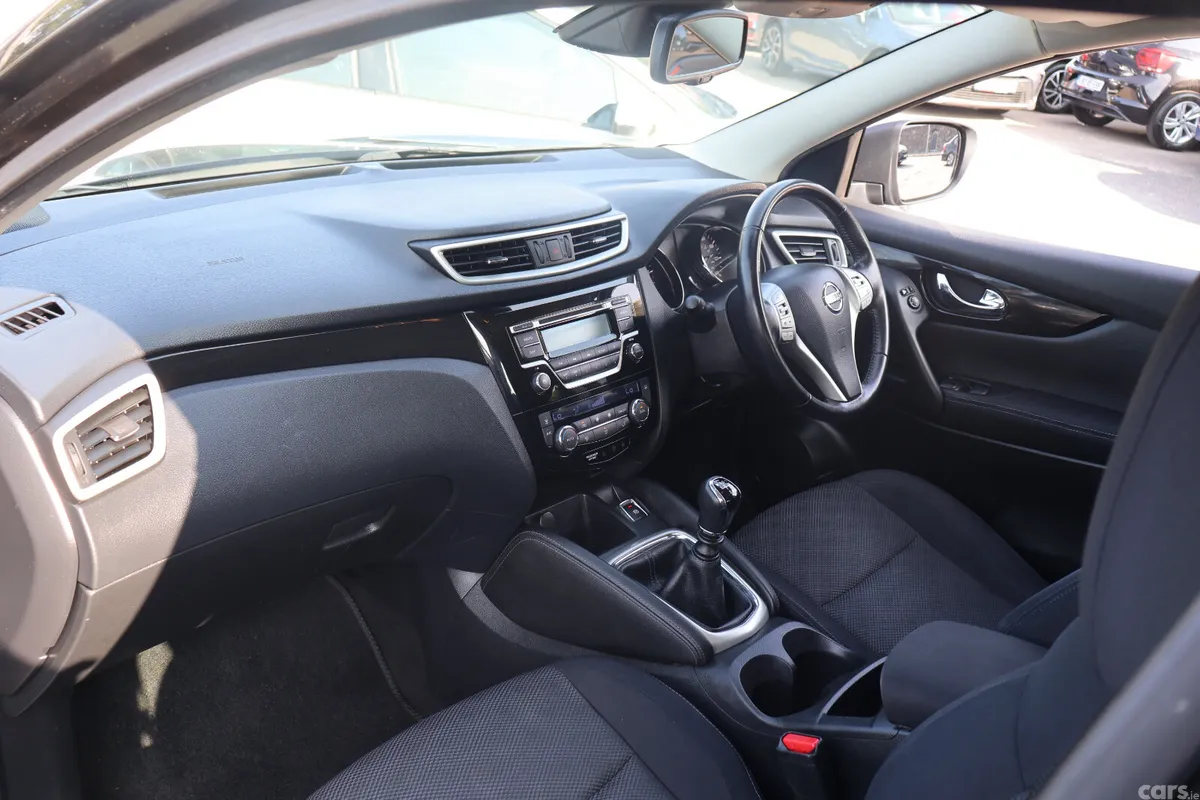 Nissan Qashqai Hatchback, Diesel, 2016, Black