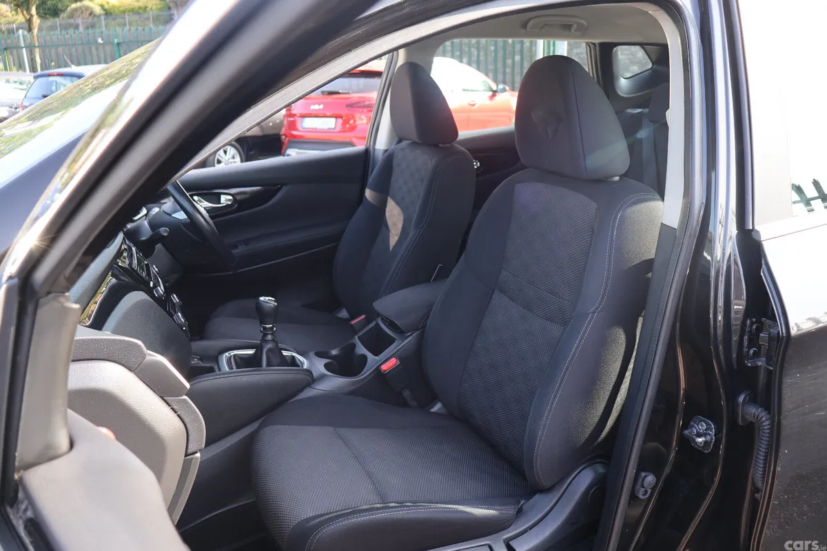 Nissan Qashqai Hatchback, Diesel, 2016, Black