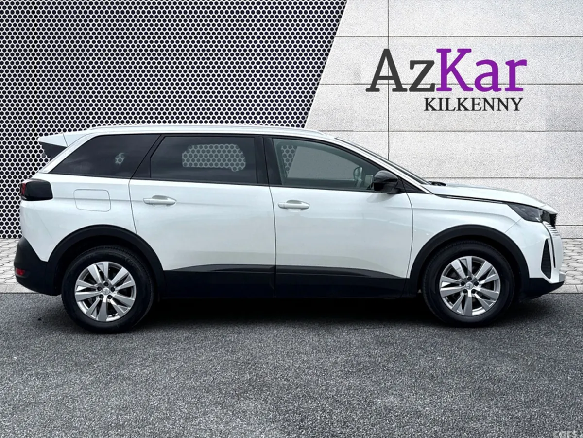 Peugeot 5008 MPV, Diesel, 2023, White