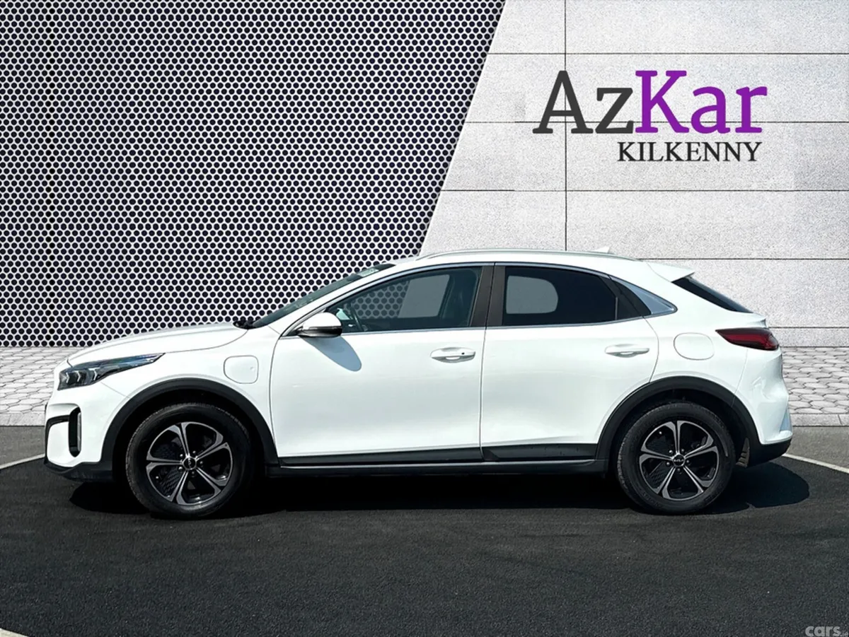 Kia XCeed Hatchback, Petrol Plug-in Hybrid, 2023, White