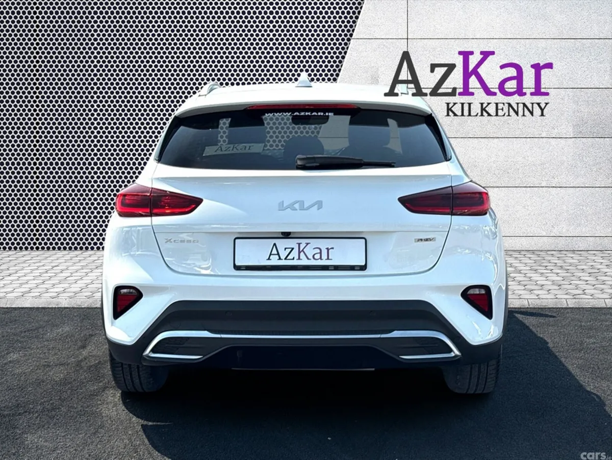 Kia XCeed Hatchback, Petrol Plug-in Hybrid, 2023, White
