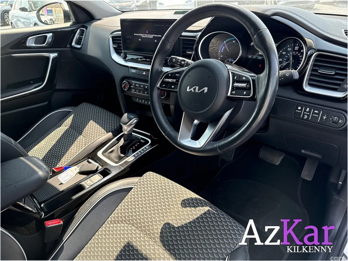 Kia XCeed Hatchback, Petrol Plug-in Hybrid, 2023, White