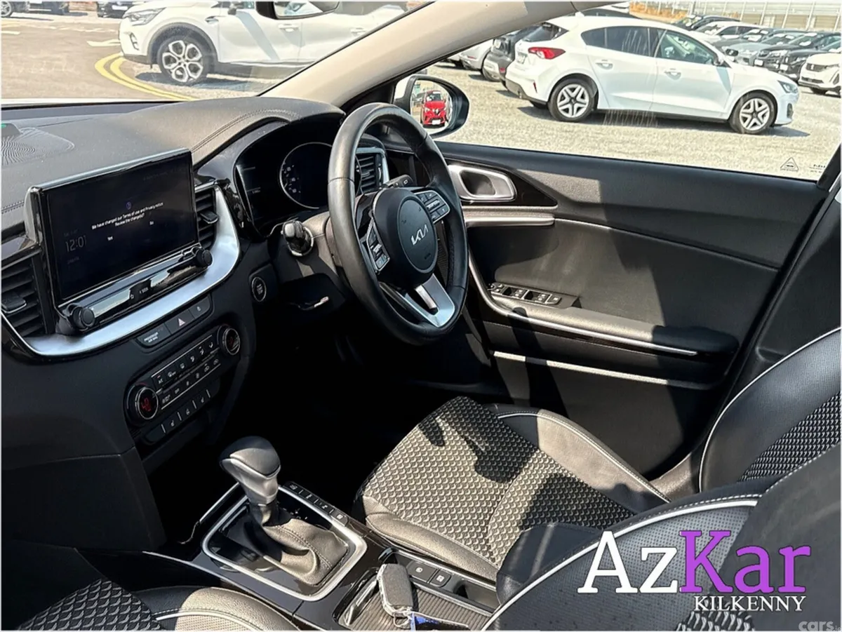 Kia XCeed Hatchback, Petrol Plug-in Hybrid, 2023, White