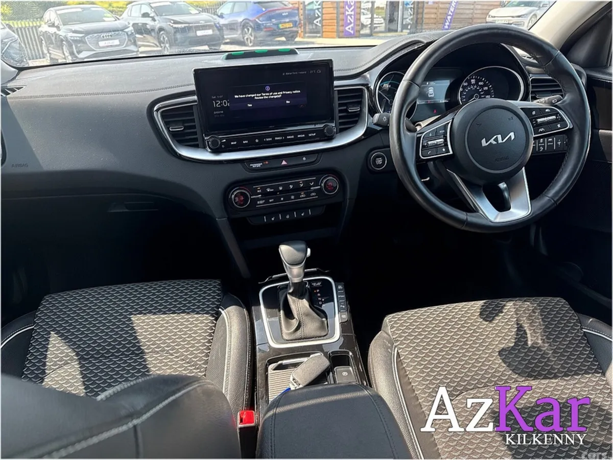 Kia XCeed Hatchback, Petrol Plug-in Hybrid, 2023, White