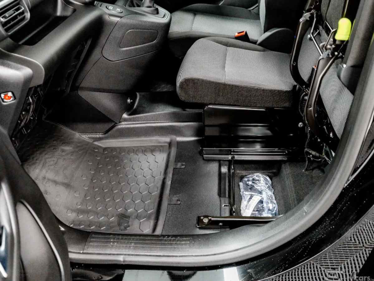 Peugeot Partner Van, Diesel, 2026, Black