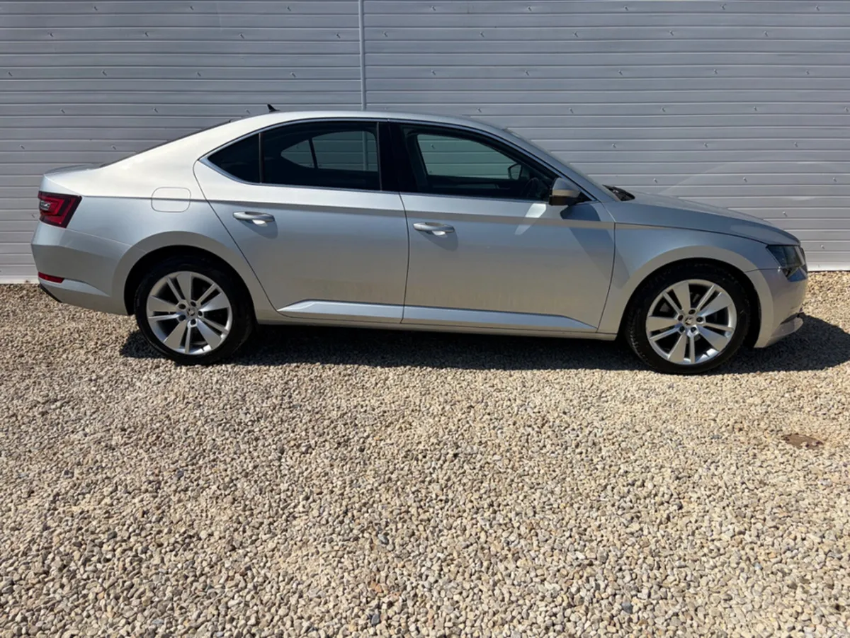 Skoda Superb Hatchback, Diesel, 2019, Grey