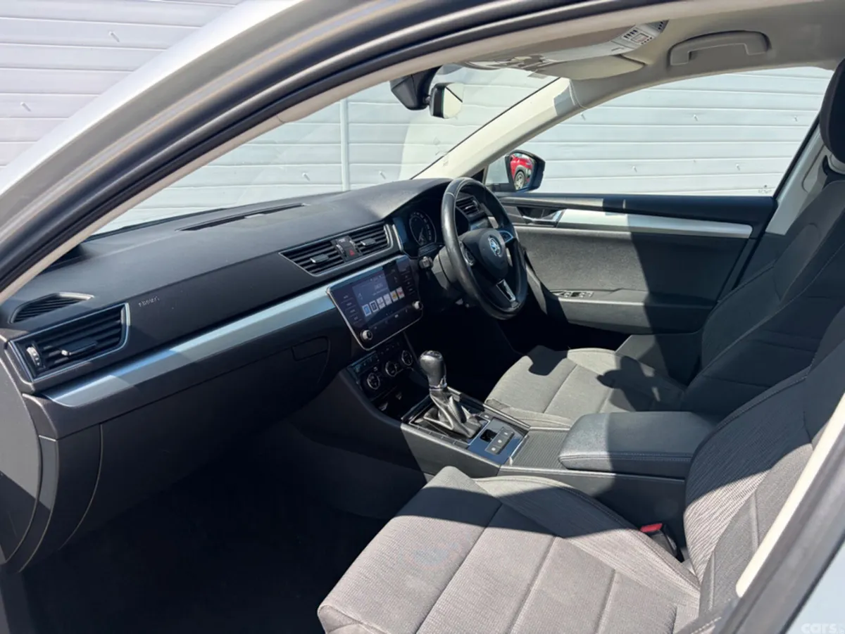 Skoda Superb Hatchback, Diesel, 2019, Grey