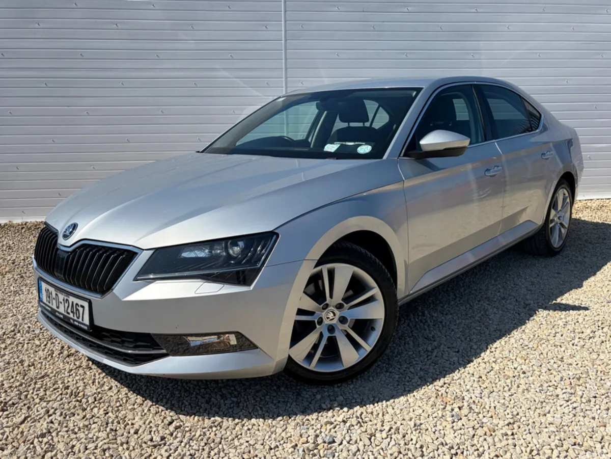 Skoda Superb Hatchback, Diesel, 2019, Grey
