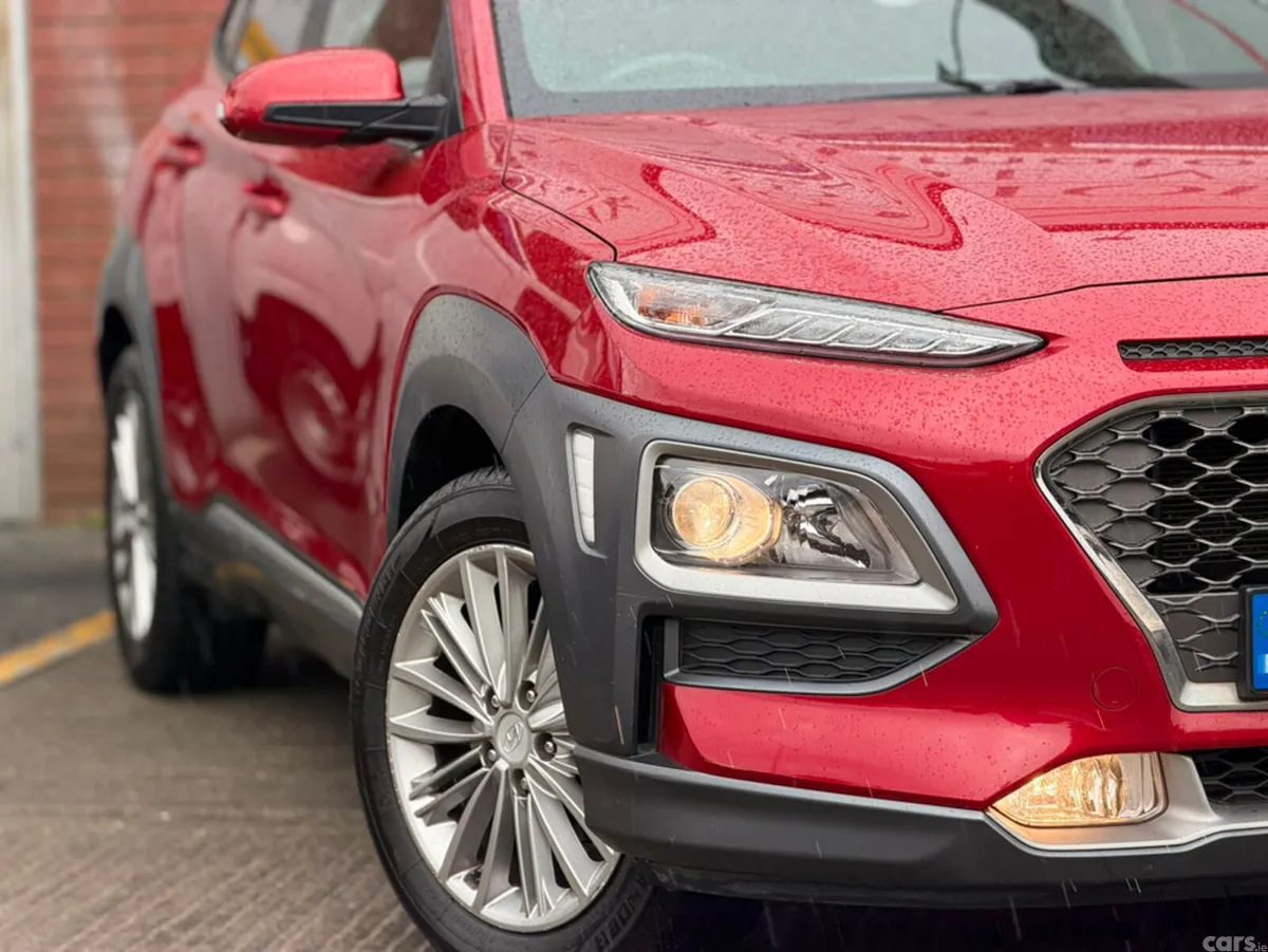 Hyundai KONA MPV, Petrol, 2019, Red