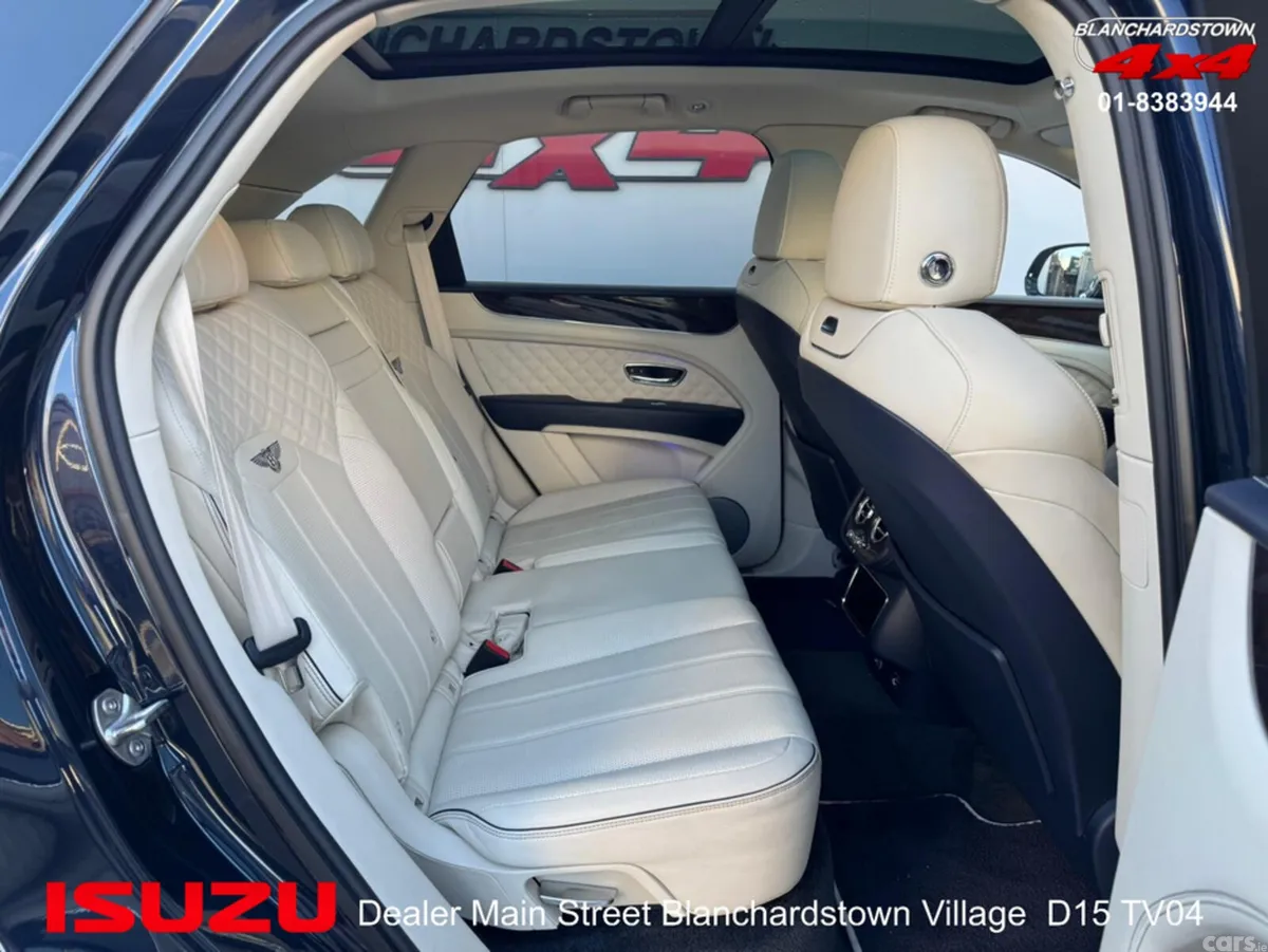 Bentley Bentayga Estate, Petrol Plug-in Hybrid, 2022, Blue