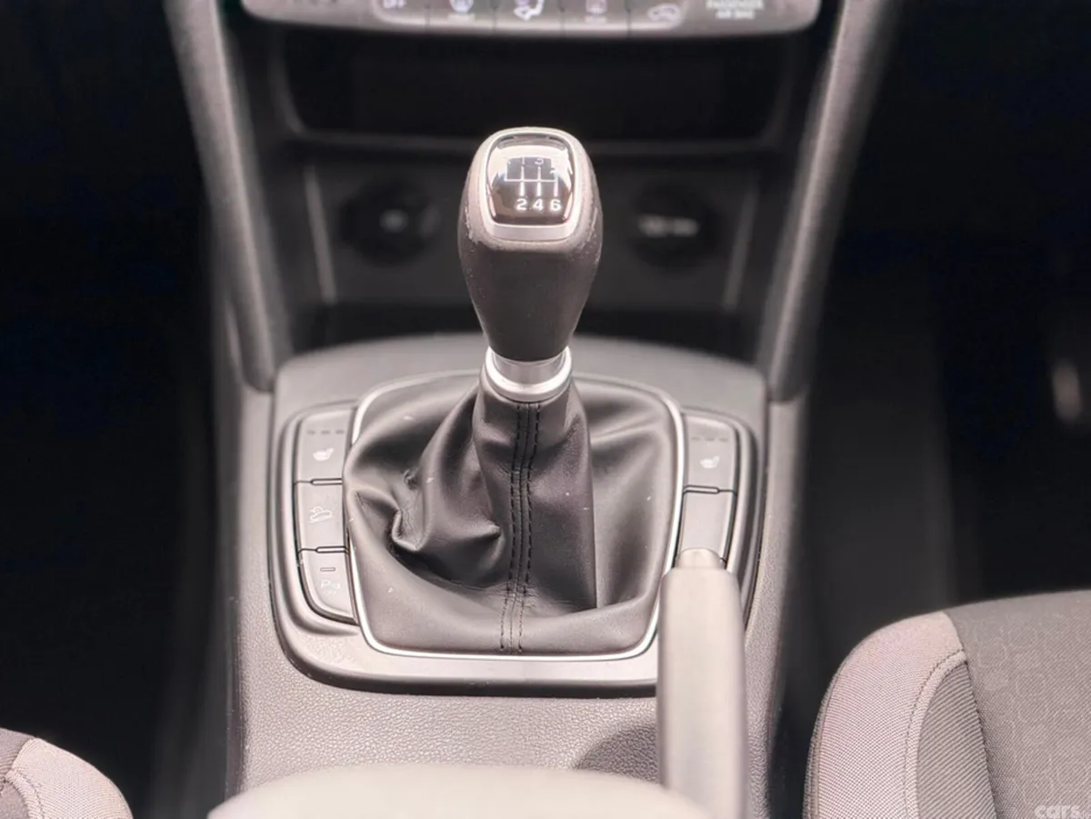 Hyundai KONA MPV, Petrol, 2019, Red