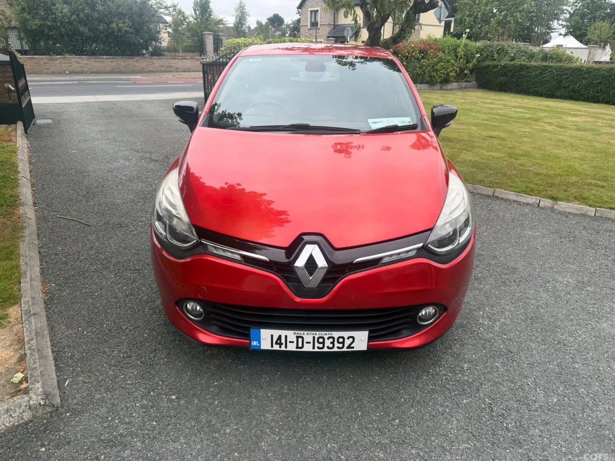 Renault Clio Hatchback, Petrol, 2014, Red