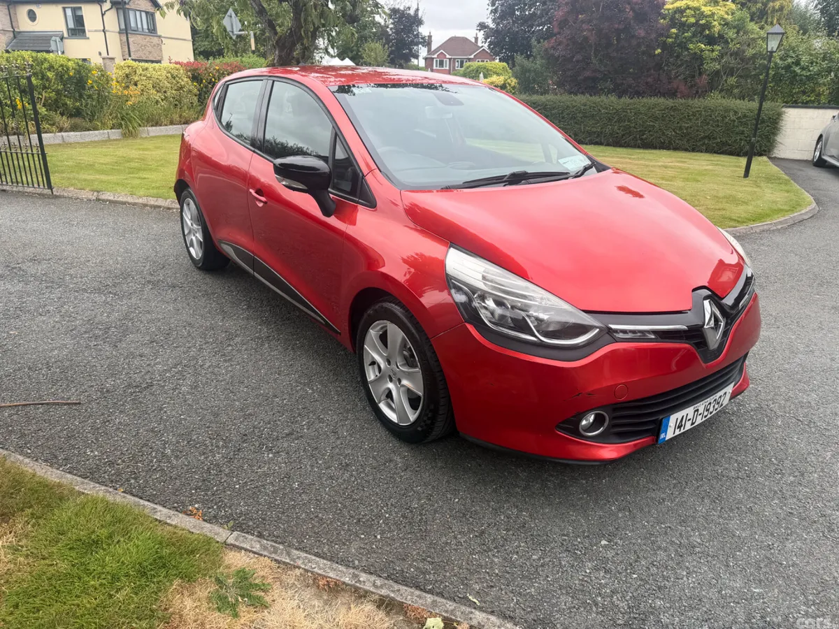 Renault Clio Hatchback, Petrol, 2014, Red