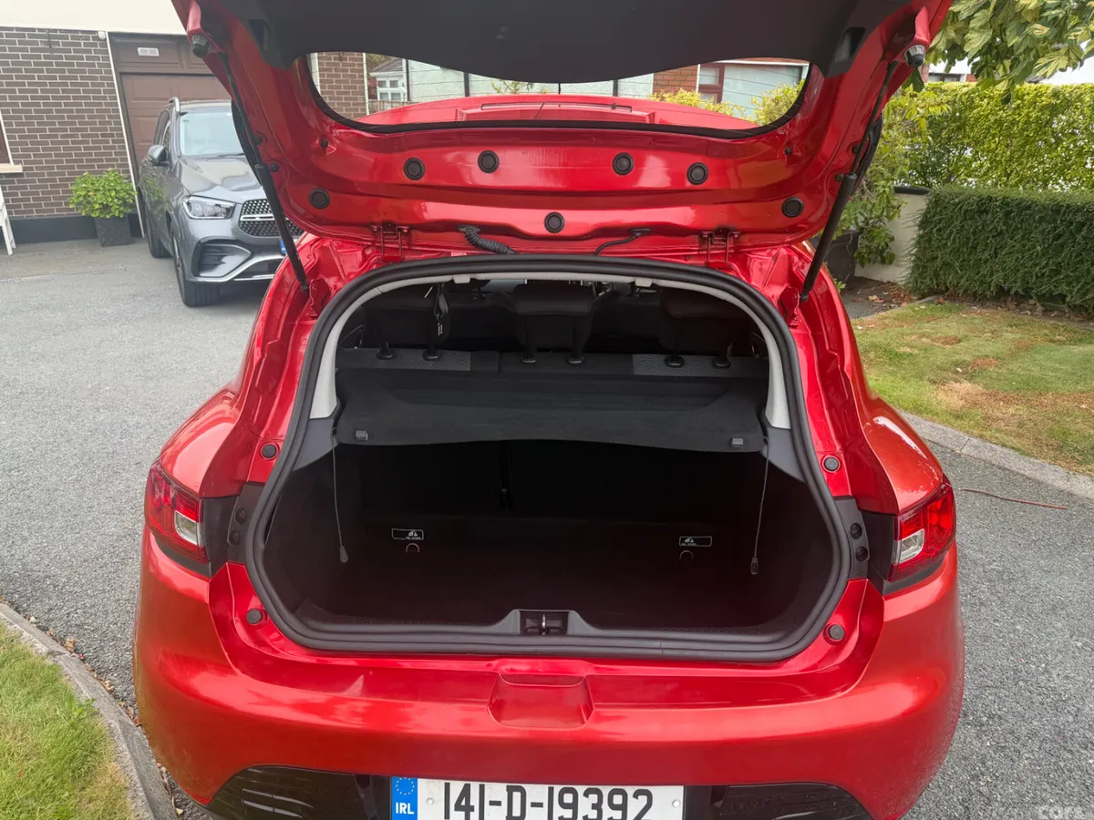 Renault Clio Hatchback, Petrol, 2014, Red
