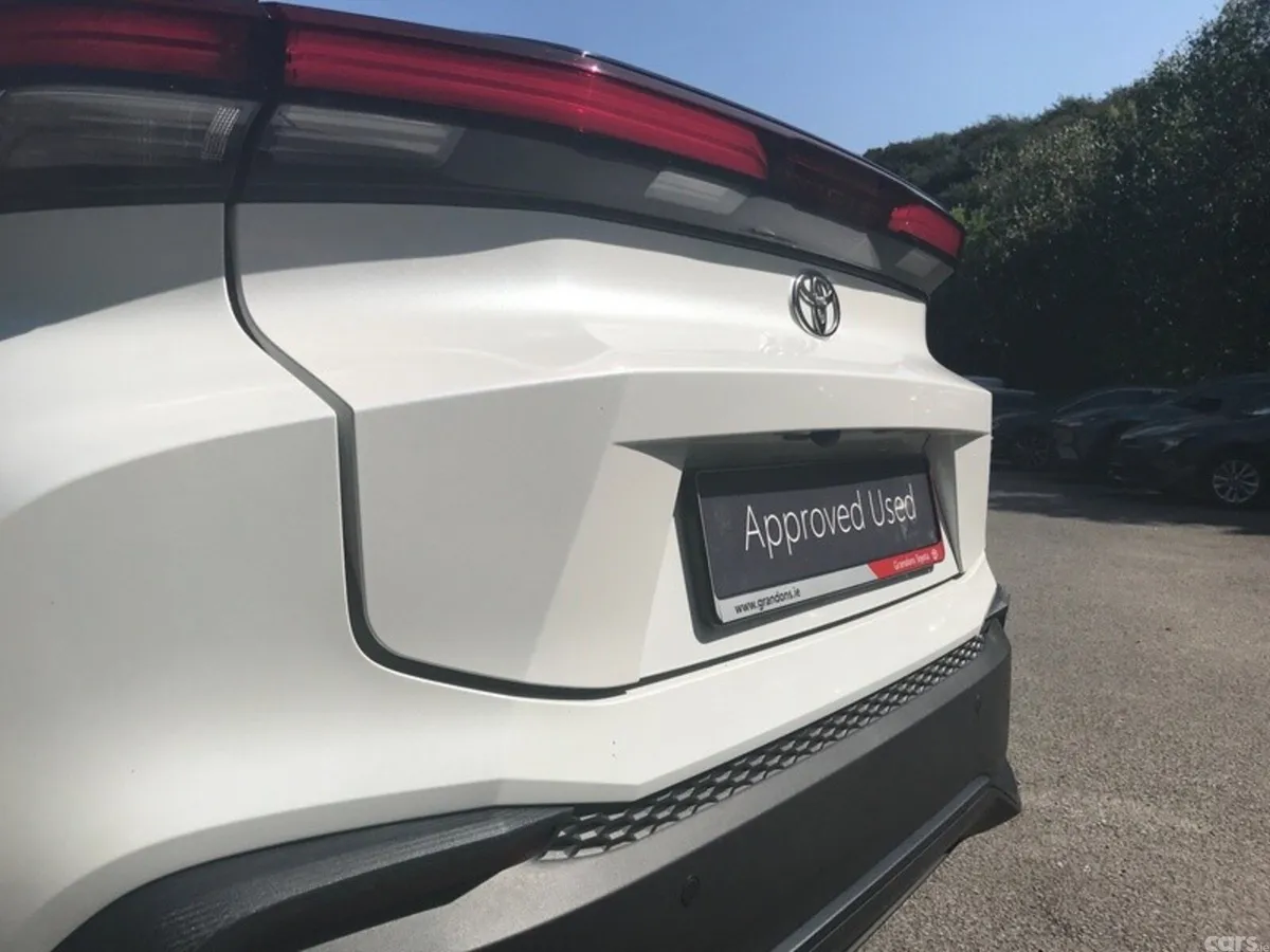 Toyota C-HR Hatchback, Petrol Plug-in Hybrid, 2024, White