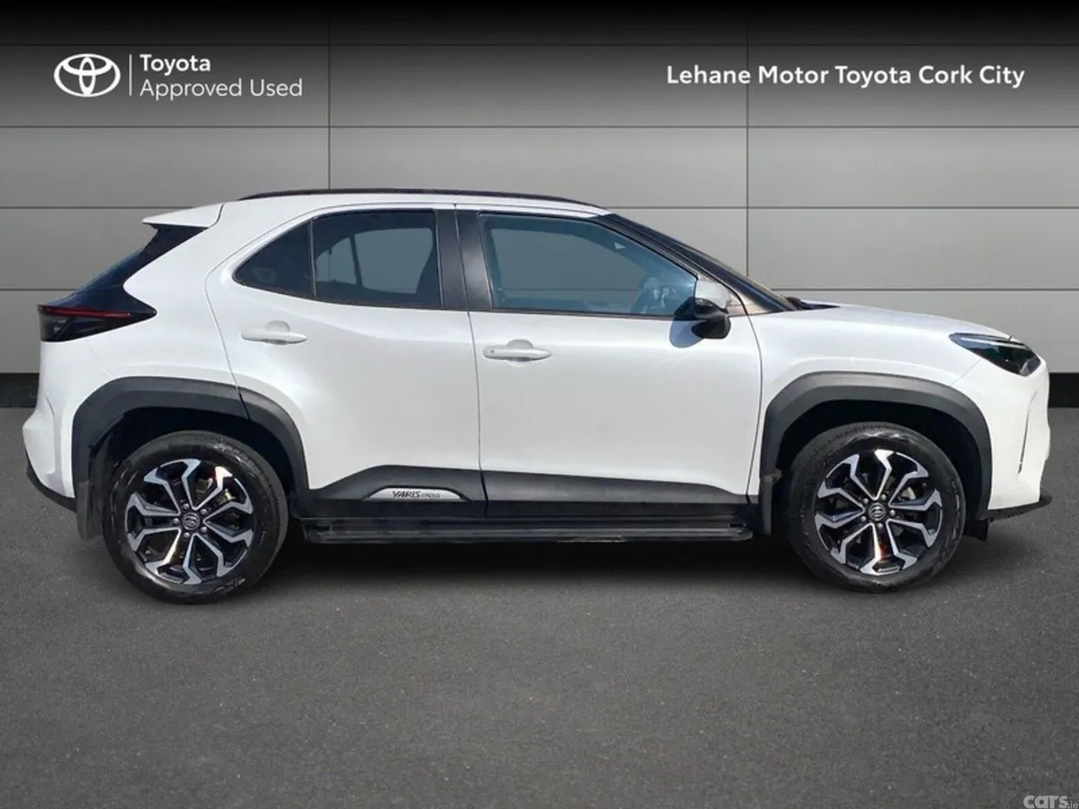 Toyota Yaris Cross Hatchback, Petrol Hybrid, 2024, White