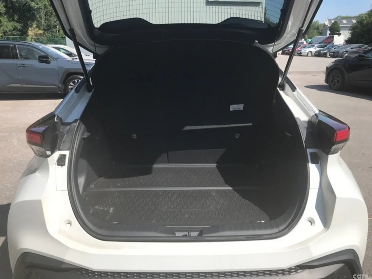 Toyota C-HR Hatchback, Petrol Plug-in Hybrid, 2024, White