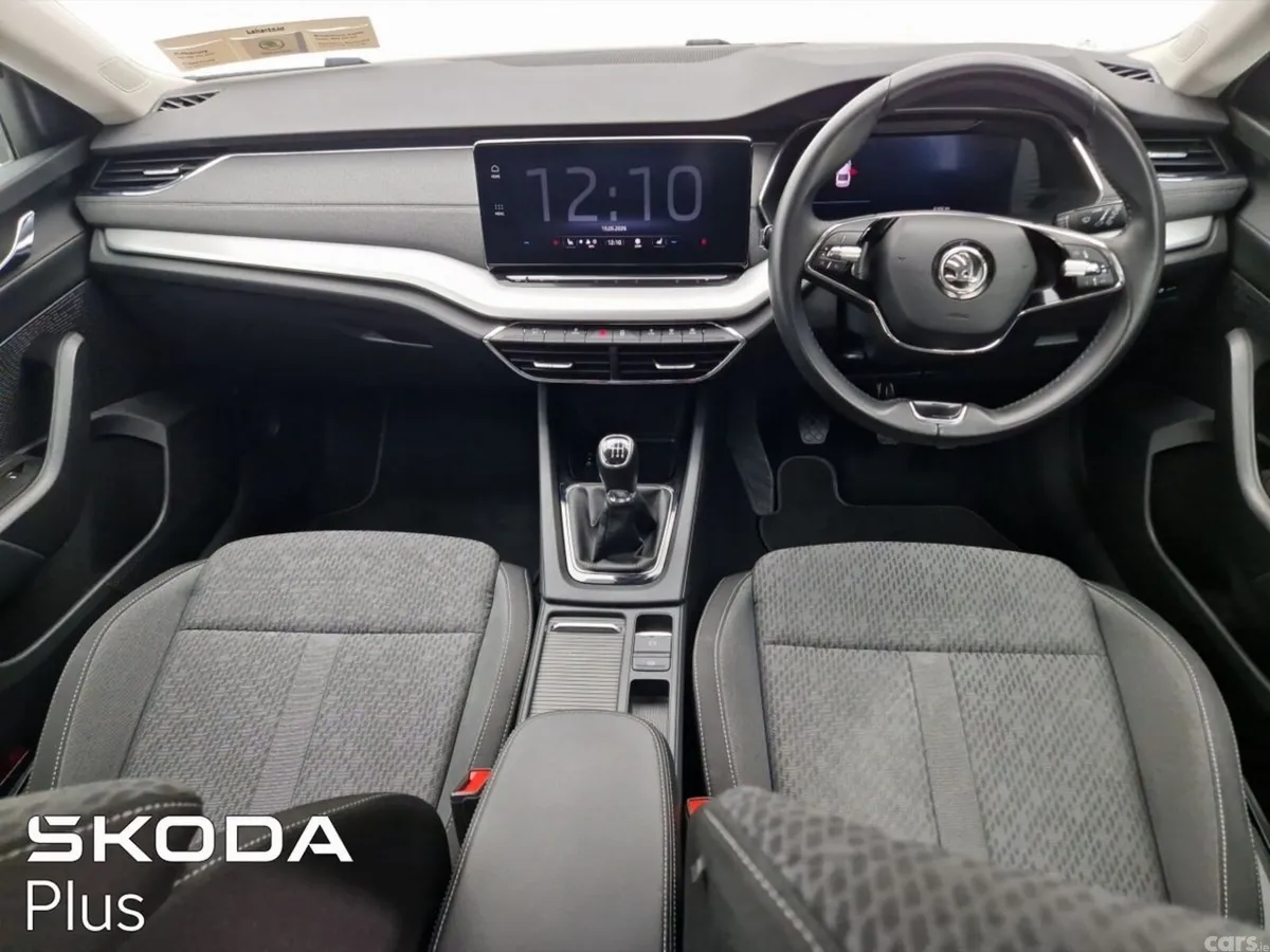 Skoda Octavia Saloon, Petrol, 2023, White