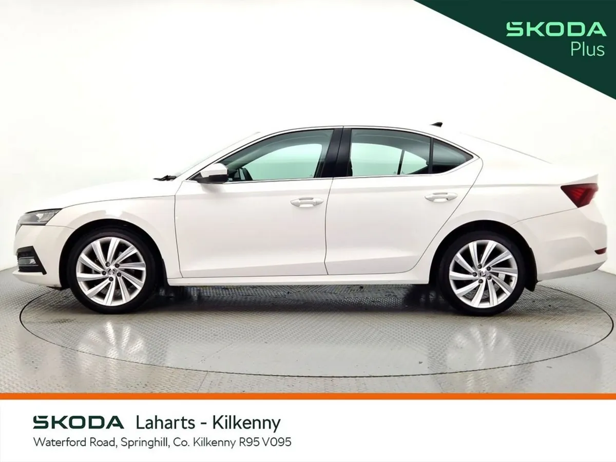 Skoda Octavia Saloon, Petrol, 2023, White
