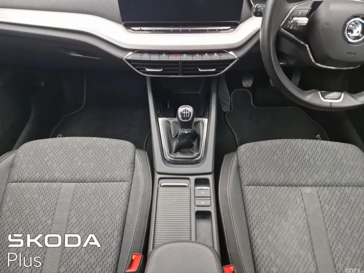 Skoda Octavia Saloon, Petrol, 2023, White