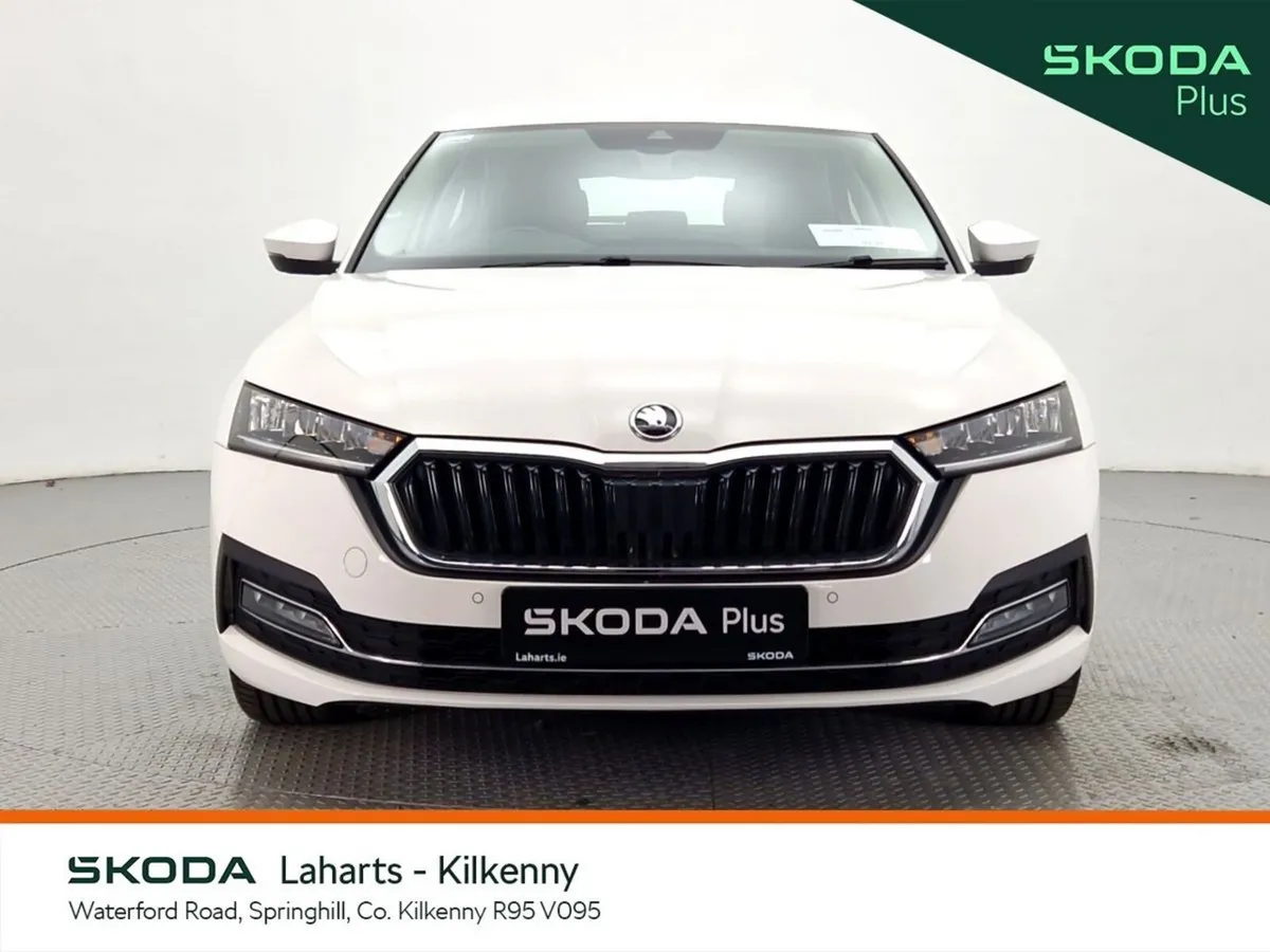 Skoda Octavia Saloon, Petrol, 2023, White