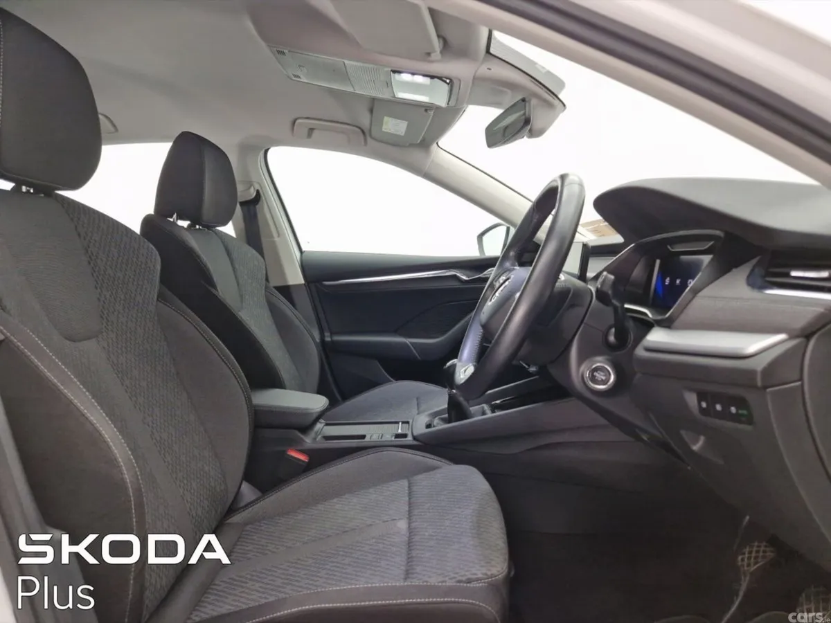 Skoda Octavia Saloon, Petrol, 2023, White