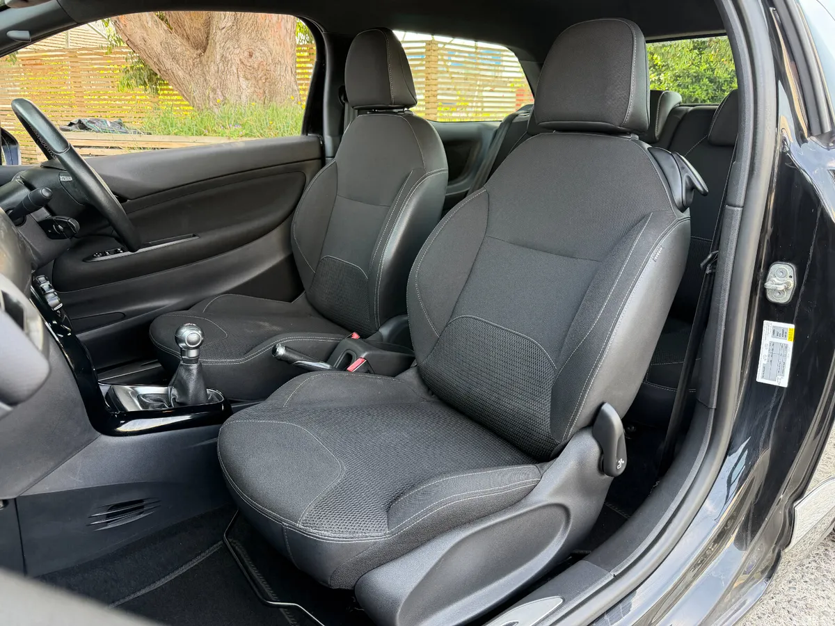 Citroen DS 3 Hatchback, Petrol, 2017, Black