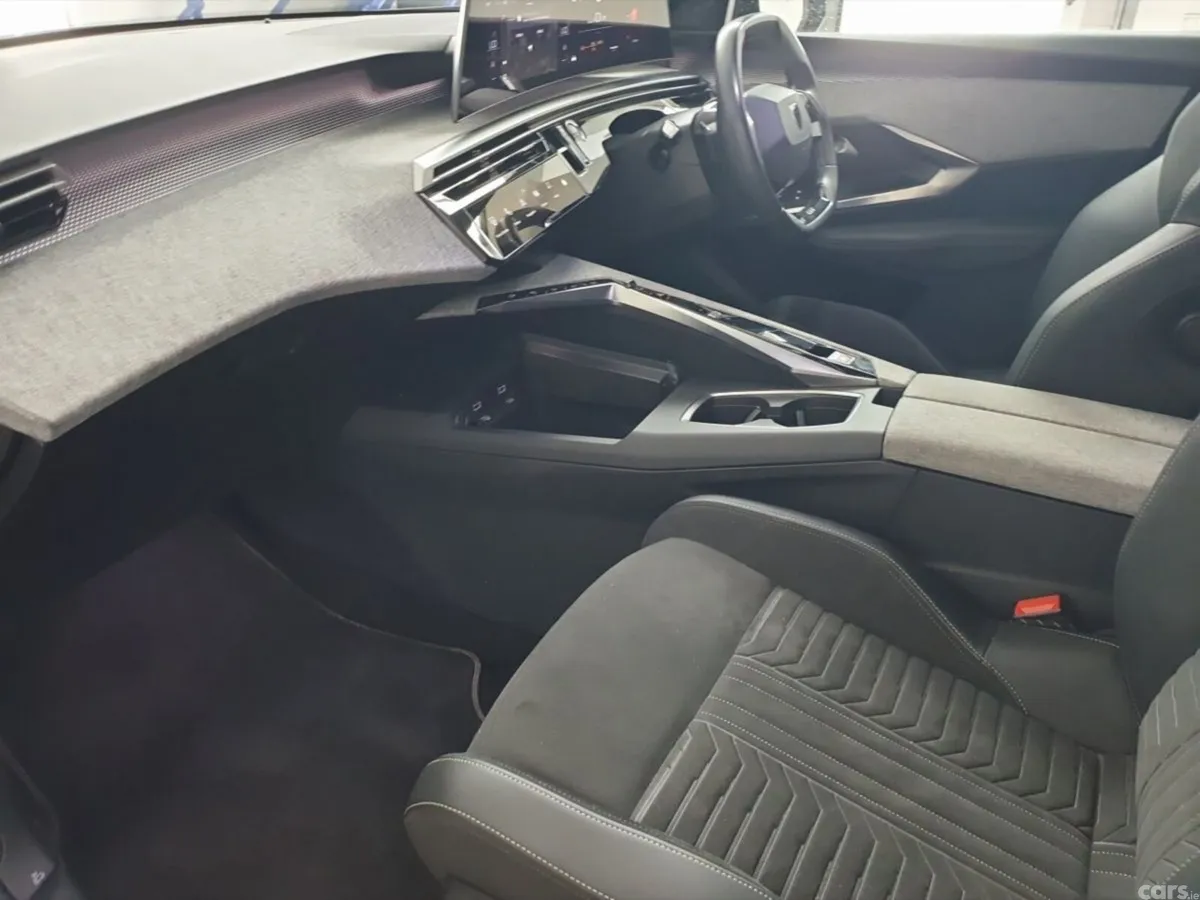 Peugeot 5008 SUV, Electric, 2025, Black