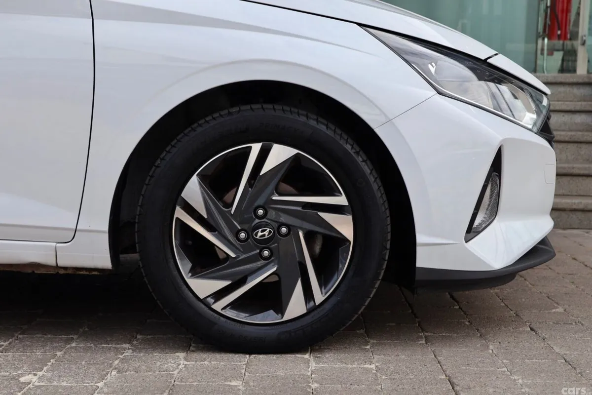 Hyundai i20 Hatchback, Petrol, 2023, White