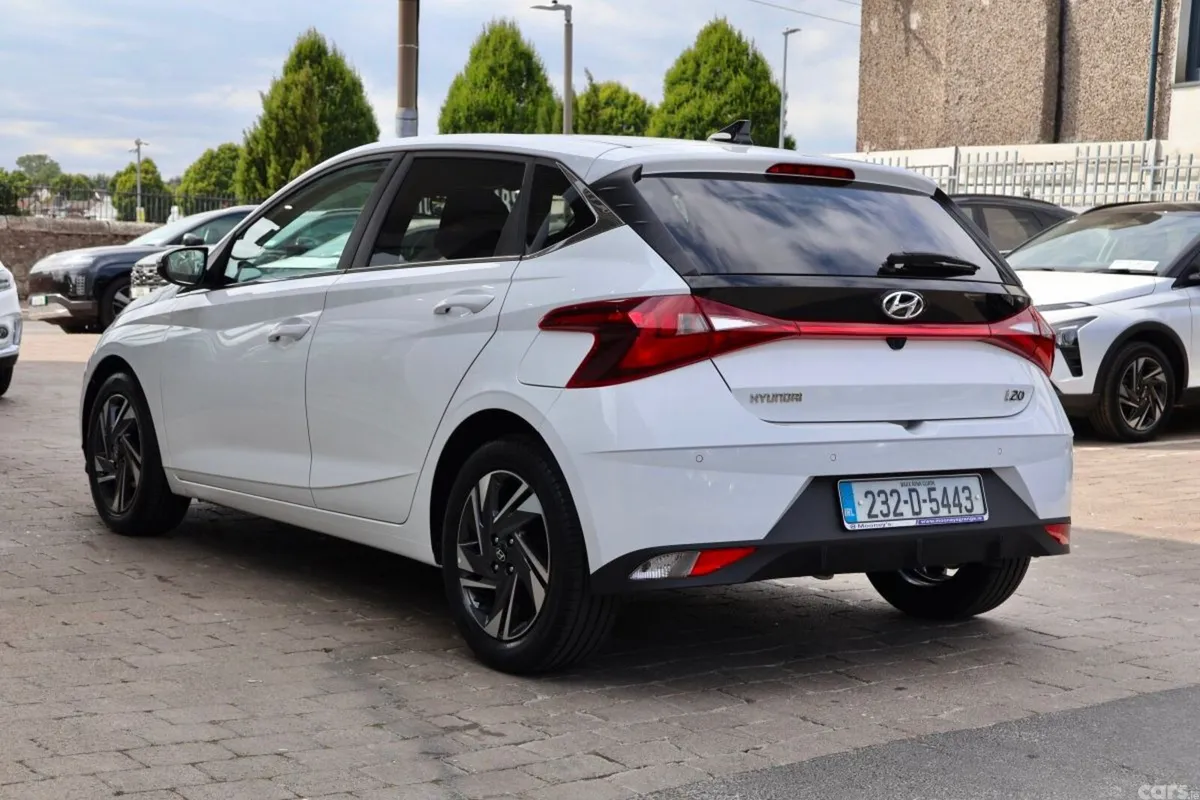 Hyundai i20 Hatchback, Petrol, 2023, White