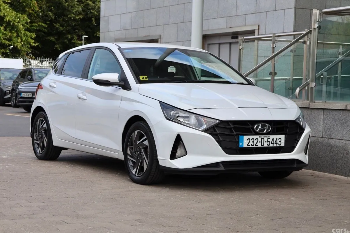 Hyundai i20 Hatchback, Petrol, 2023, White