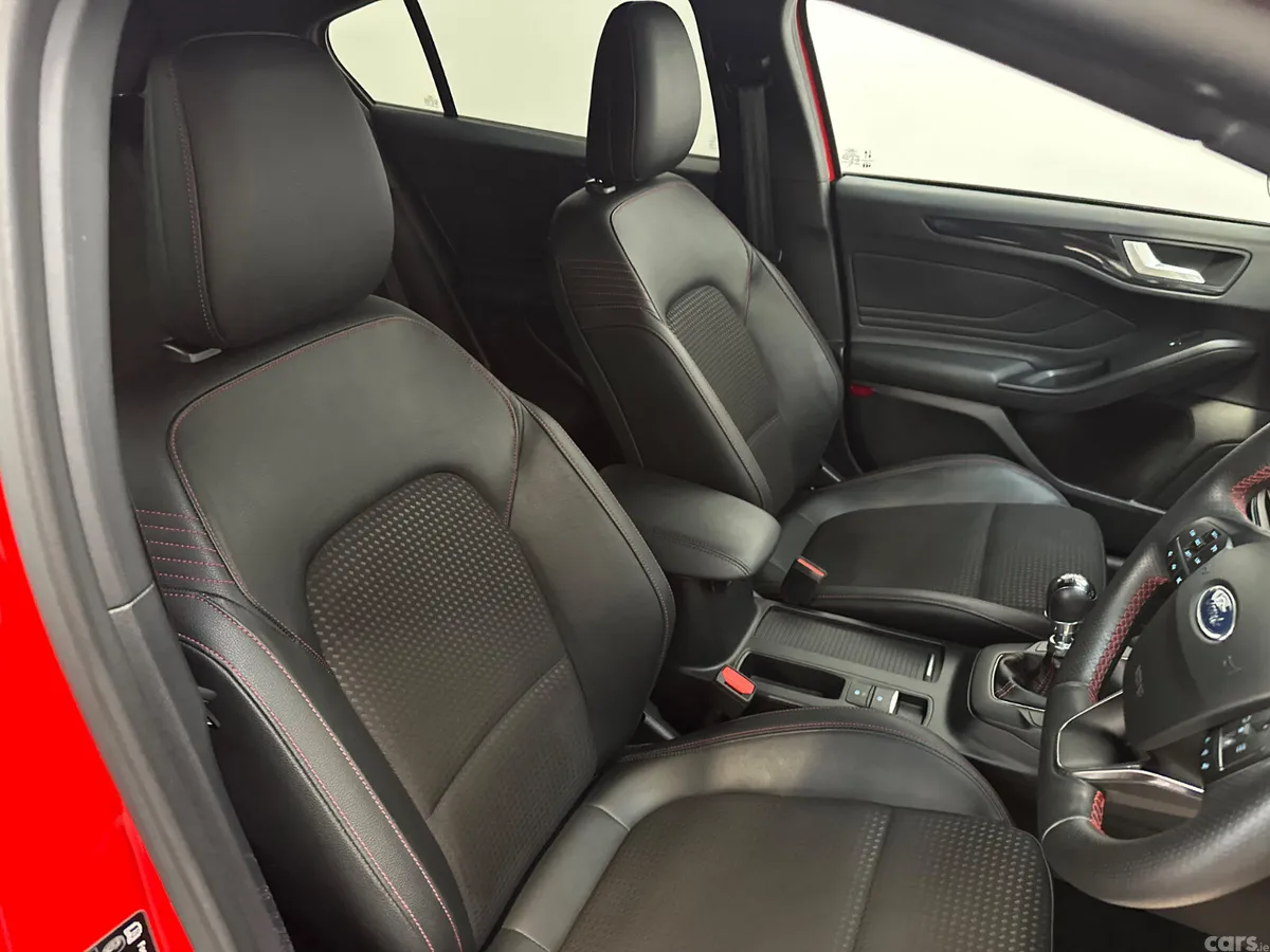 Ford Focus Hatchback, Petrol Hybrid, 2021, Red