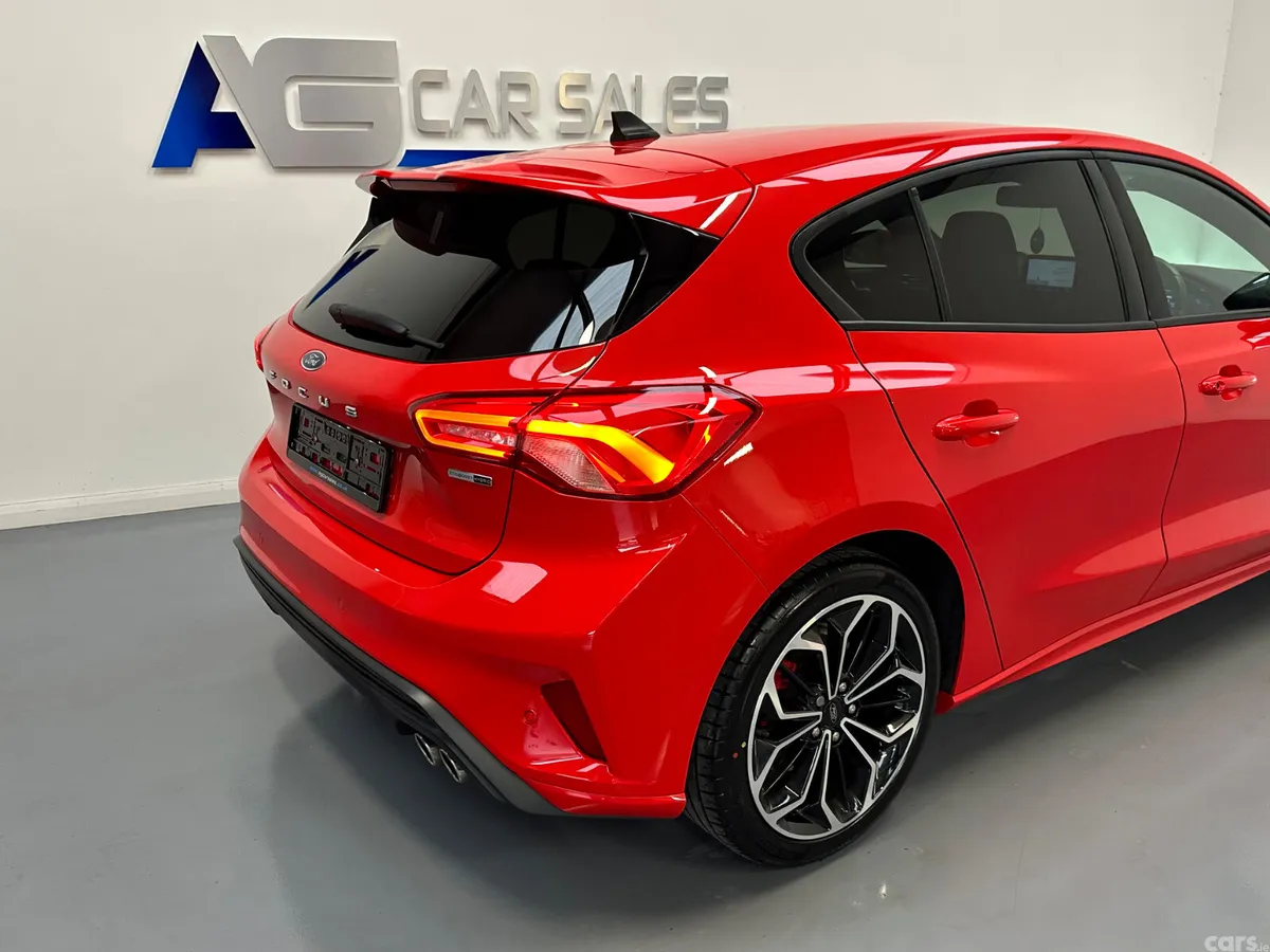 Ford Focus Hatchback, Petrol Hybrid, 2021, Red