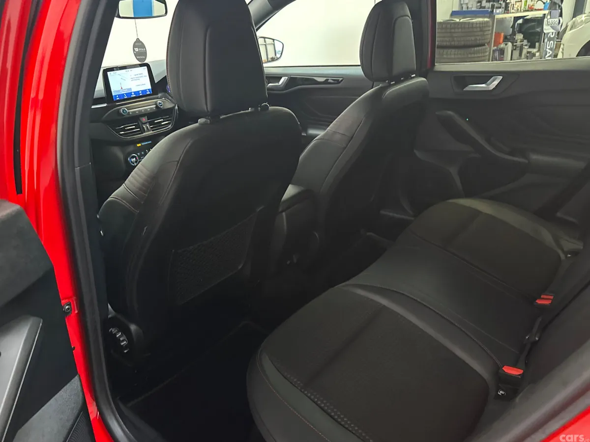 Ford Focus Hatchback, Petrol Hybrid, 2021, Red