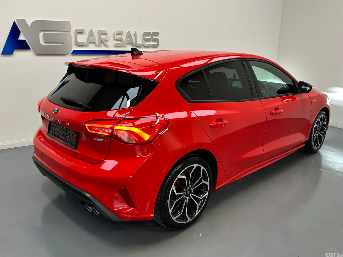 Ford Focus Hatchback, Petrol Hybrid, 2021, Red